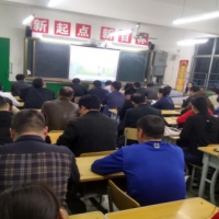 幫助孩子“扣好人生第一?？圩印?-漯河市實驗小學(xué)家長學(xué)校